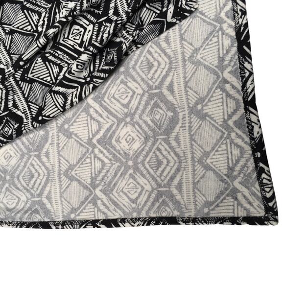 Charlotte Russe Maxi Skirt Black White Geometric Aztec Print Side Slit Juniors L - Picture 8 of 9